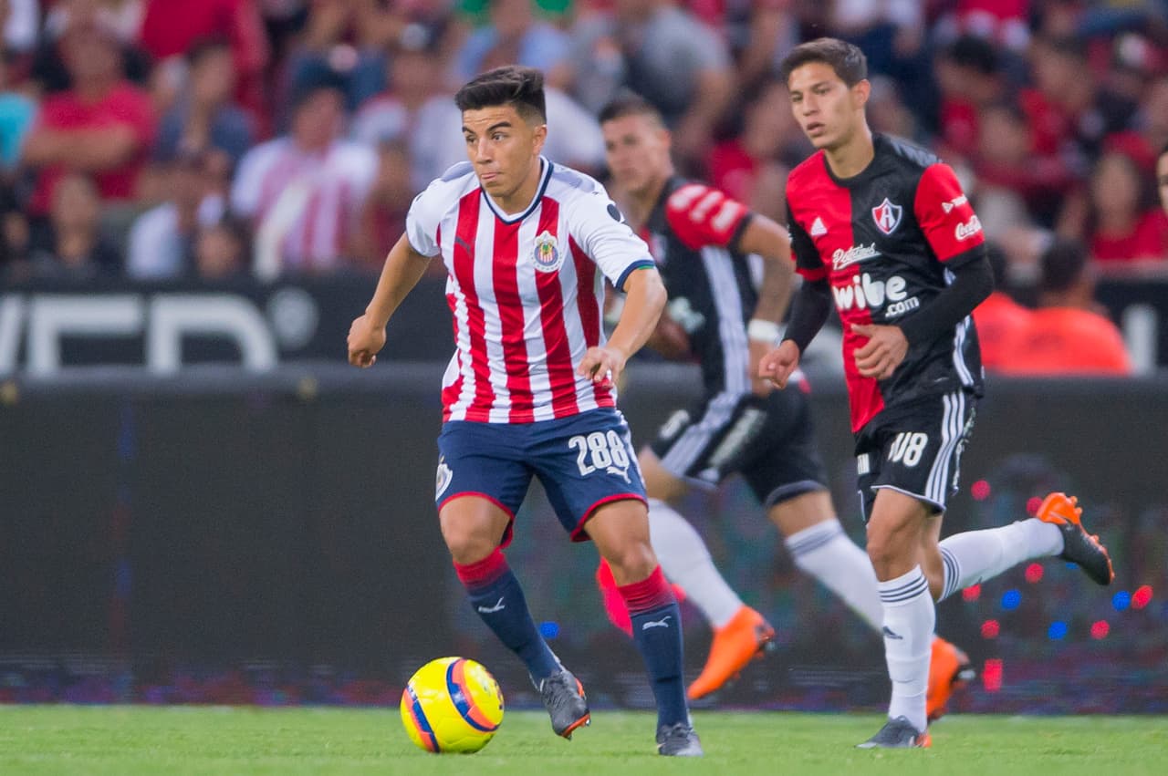 Guadalajara, con la final de la Liga de Campeones de la Concacaf encima, alineó a un grupo de jóvenes que dieron pelea, pero no un fútbol claro.