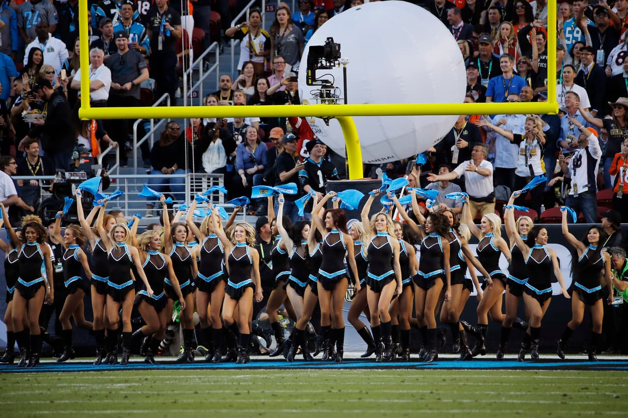 Ellas llenaron de belleza y diversión el emparrillado del Levi´s Stadium, checa las mejores imágenes de estas dulzuras.