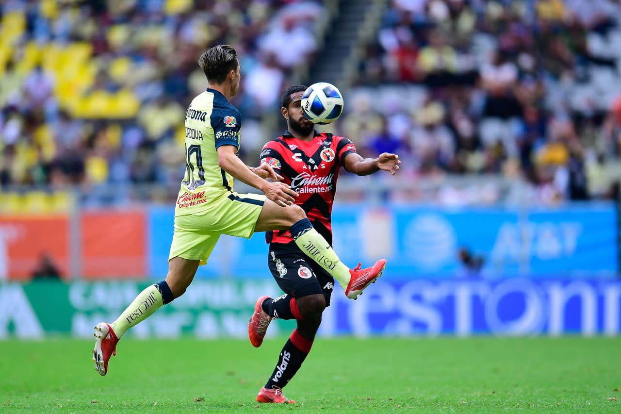 América mantiene su gran paso en el campeonato y en los minutos finales derrotó a Xolos de Tijuana.