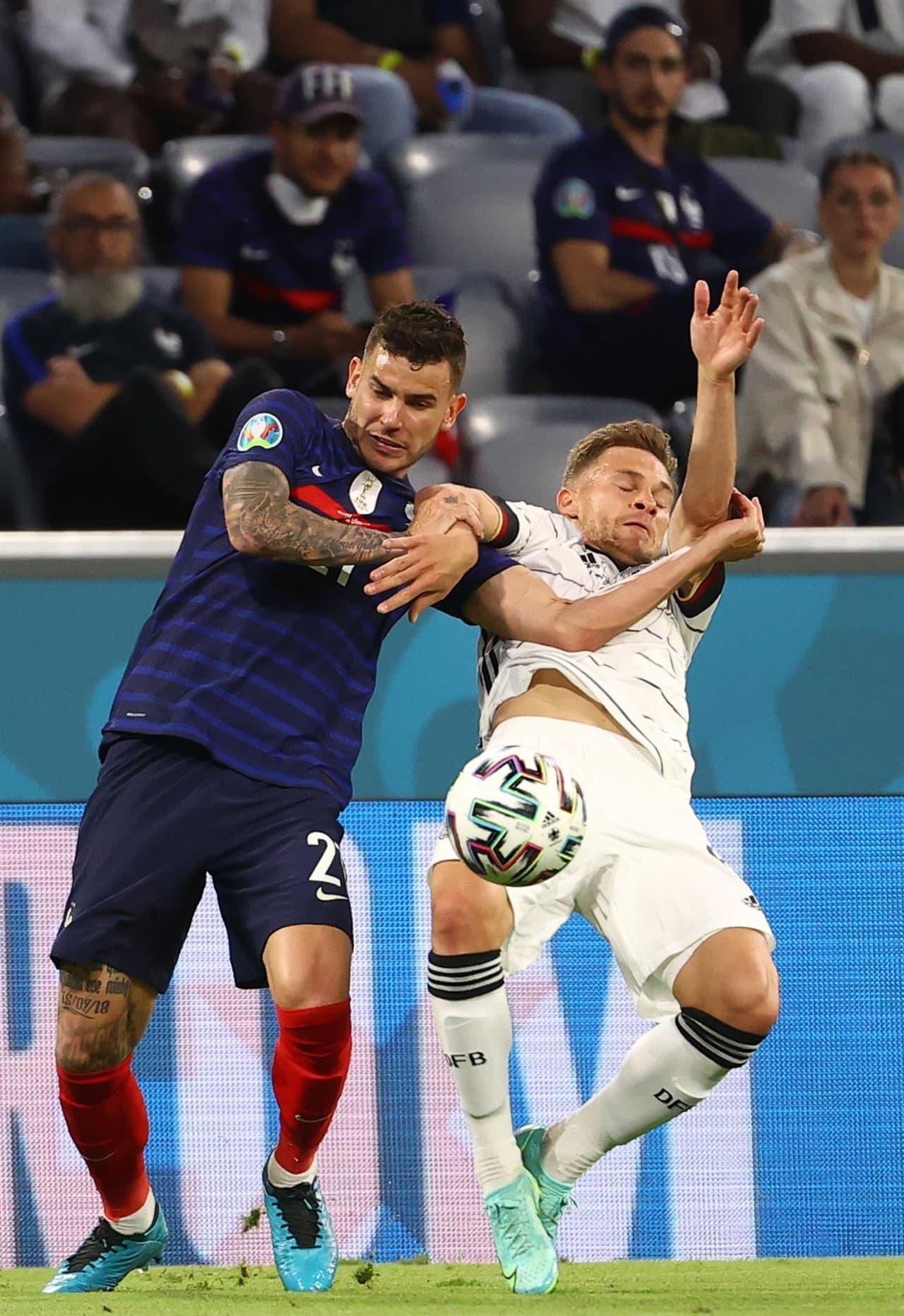 Francia derrota a Alemania en su debut en la Euro 2020 con marcador de 1-0. El primer y único tanto del encuentro fue un autogol por parte de Matts Hummels durante el primer tiempo, dandole la victoria a 'les Bleus' e inicia el campeón del mundo con el pie derecho.