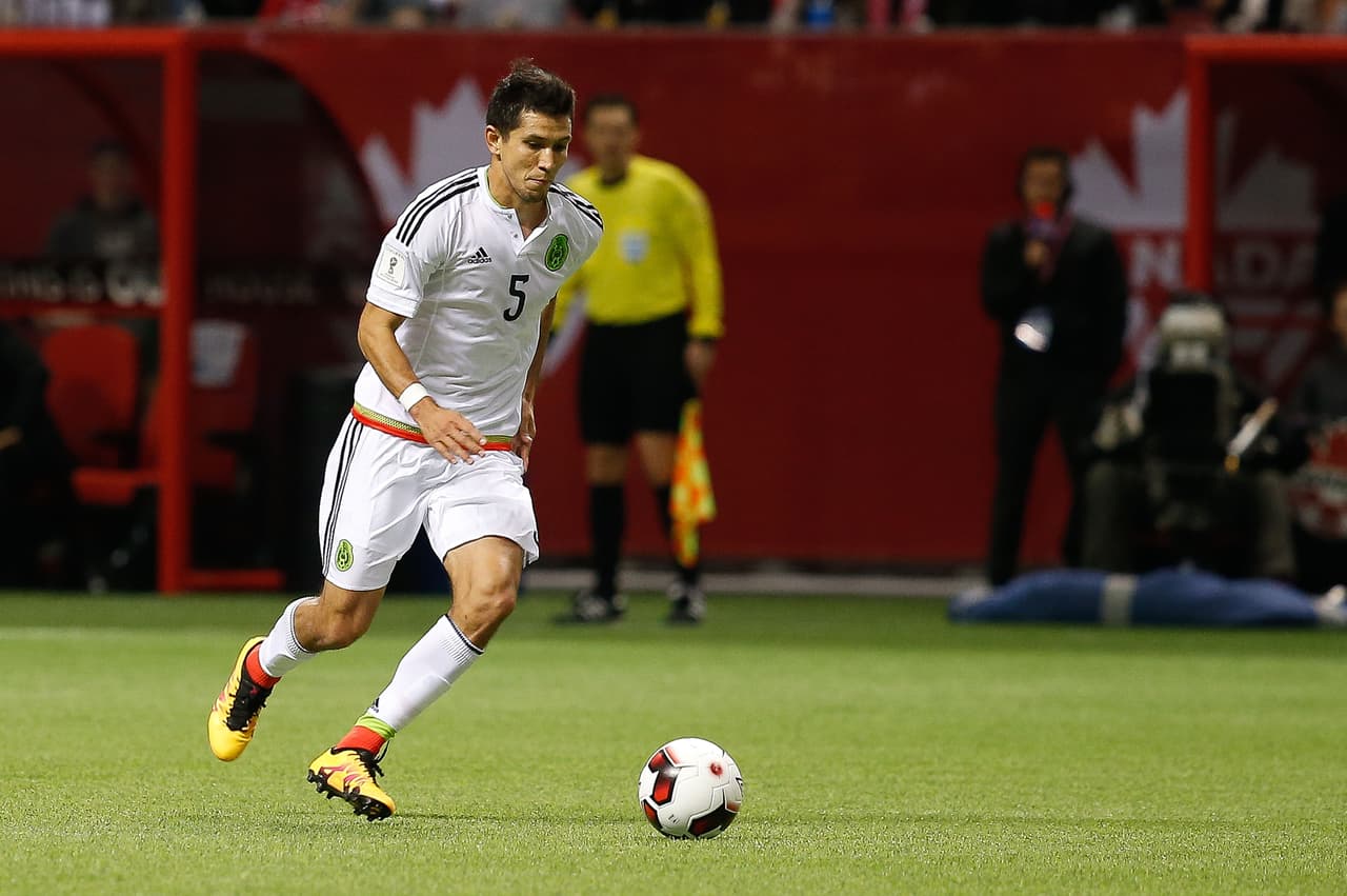 7 - Jesús Molina - Entró al comienzo de la segunda parte para afianzar el mediocampo mexicano y lo copó por completo, no le prestó el esférico al rival, robó balones y se dio tiempo de ir al frente.