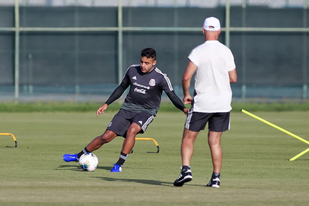La Selección Mexicana realiza sus últimos ajustes en Los Ángeles (California) con miras a su debut, el primer partido en un torneo oficial con Gerardo Martino como técnico, contra Cuba por el Grupo A de la Copa Oro.