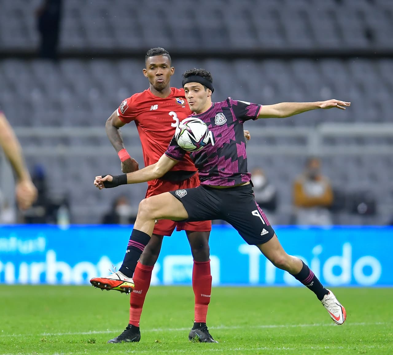 Raúl Alonso Jiménez anota desde los aonce pasos, le da la victoria a México 1-0 seobre Panamá y supera a Hugo Sánchez en la table de los goleadores históricos de la selección.