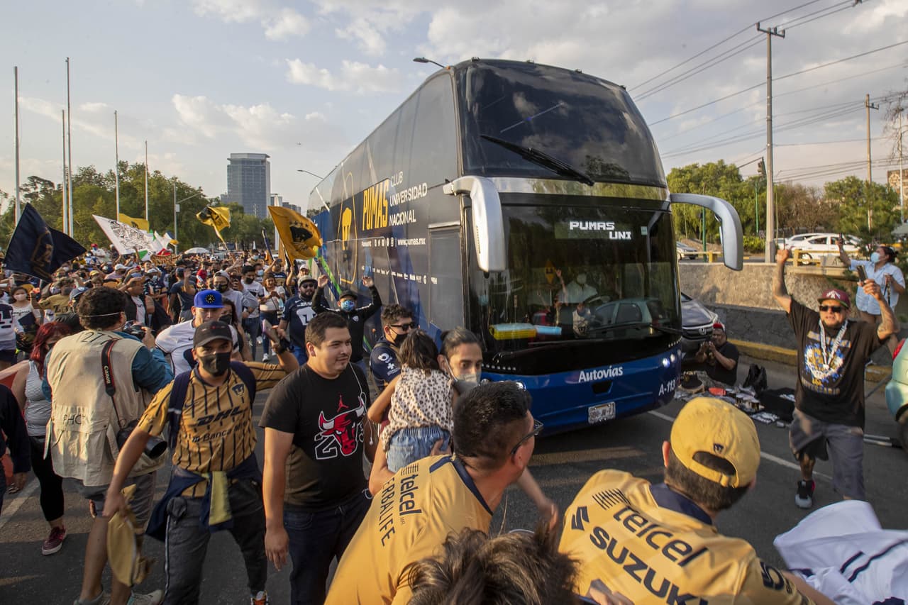Con un agónico gol de Henry Martín en los últimos minutos, América se llevó el clásico capitalino y de pasó eliminó a Pumas de toda opción de Repechaje en el Guard1anes 2021.