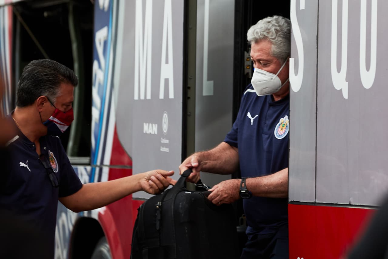 Chivas y Rayados no pudieron hacerse daño en un partido que tuvo llegadas, pero también dos equipos que por momento priorizaron defenderse que buscar la victoria en el marco de la Jornada 6.