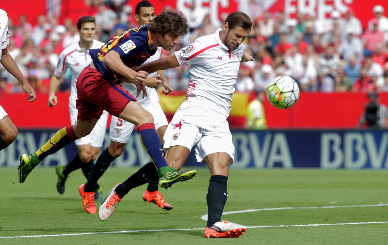 PSG confirma el fichaje del polaco del Sevilla Krychowiak