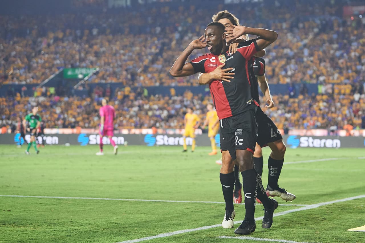 Julián Quiñones marcó el 4-0 global que casi sentenciaba la serie.