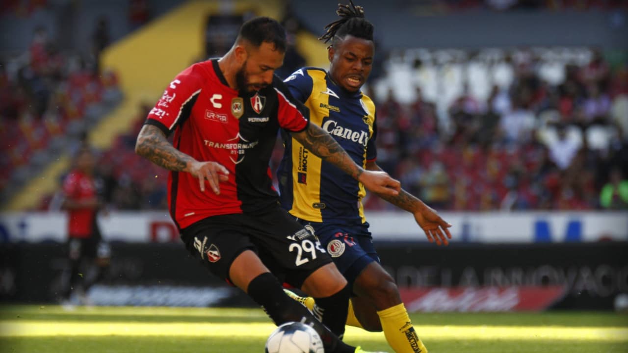 Emanuel Aguilera fue baja de último minuto con Atlas.