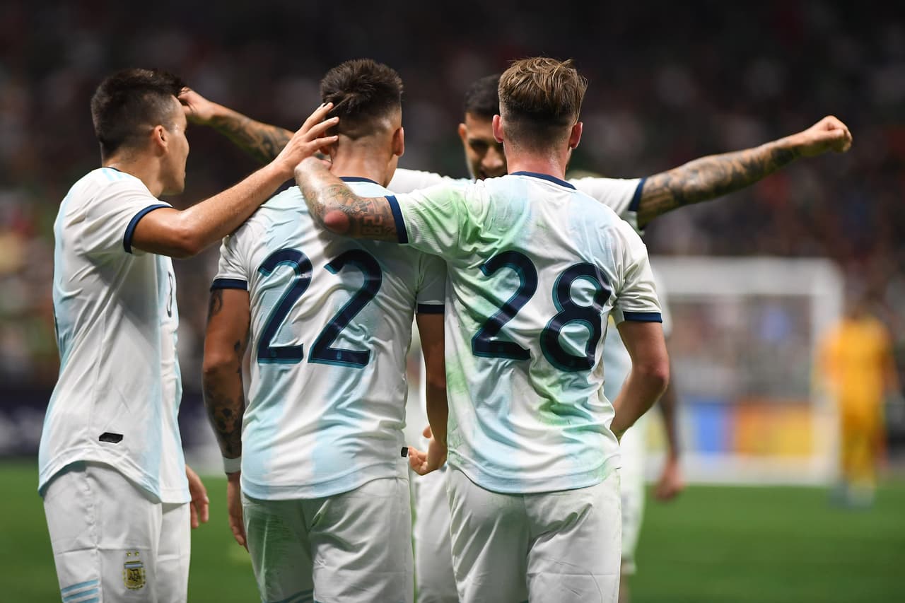 El medio tiempo termina 4-0 para Argentina.