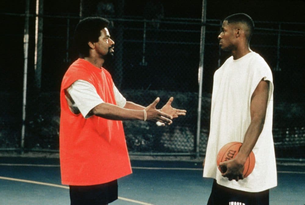 Dirigida por una enamorado de los Knicks y el básquetbol como lo es Spike Lee, incorpora en su elenco a Denzel Washington y Ray Allen. Una joya de los 90.
