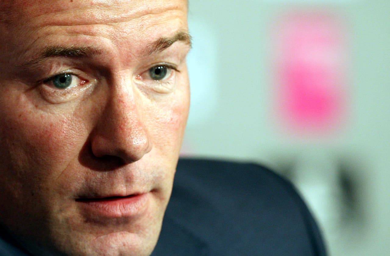 Alan Shearer | Es recordado como uno de los máximos goleadores en la Premier League. Consiguió once tripletes en la liga inglesa en su etapa como jugador.