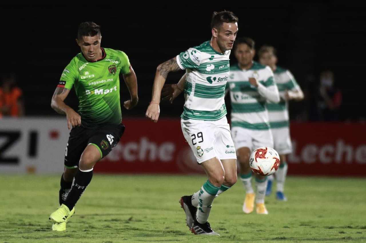 Los latigazos de Santos no lograban romper el cero en el marcador.