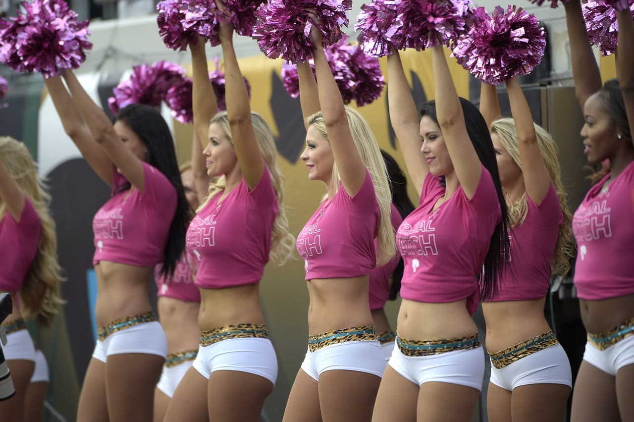 Adiós a la Semana 6, acción, pasión, entrega y... ¡bellezas! Checa lo más sexy de las cheerleaders.
