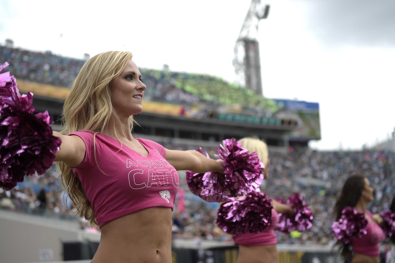 Adiós a la Semana 6, acción, pasión, entrega y... ¡bellezas! Checa lo más sexy de las cheerleaders.