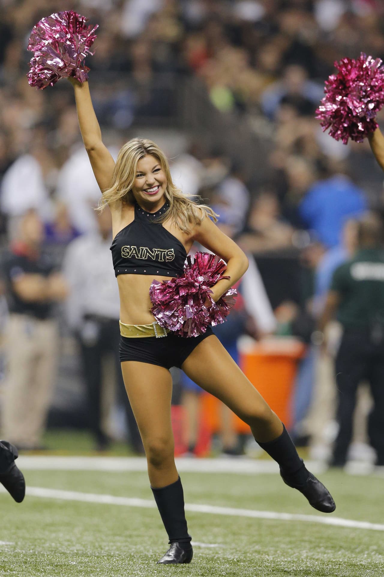 Adiós a la Semana 6, acción, pasión, entrega y... ¡bellezas! Checa lo más sexy de las cheerleaders.