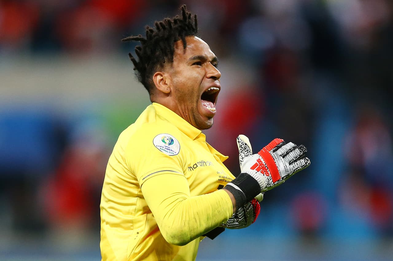 Liberan a Pedro Gallese, portero de Perú, tras golpear a un policía en España