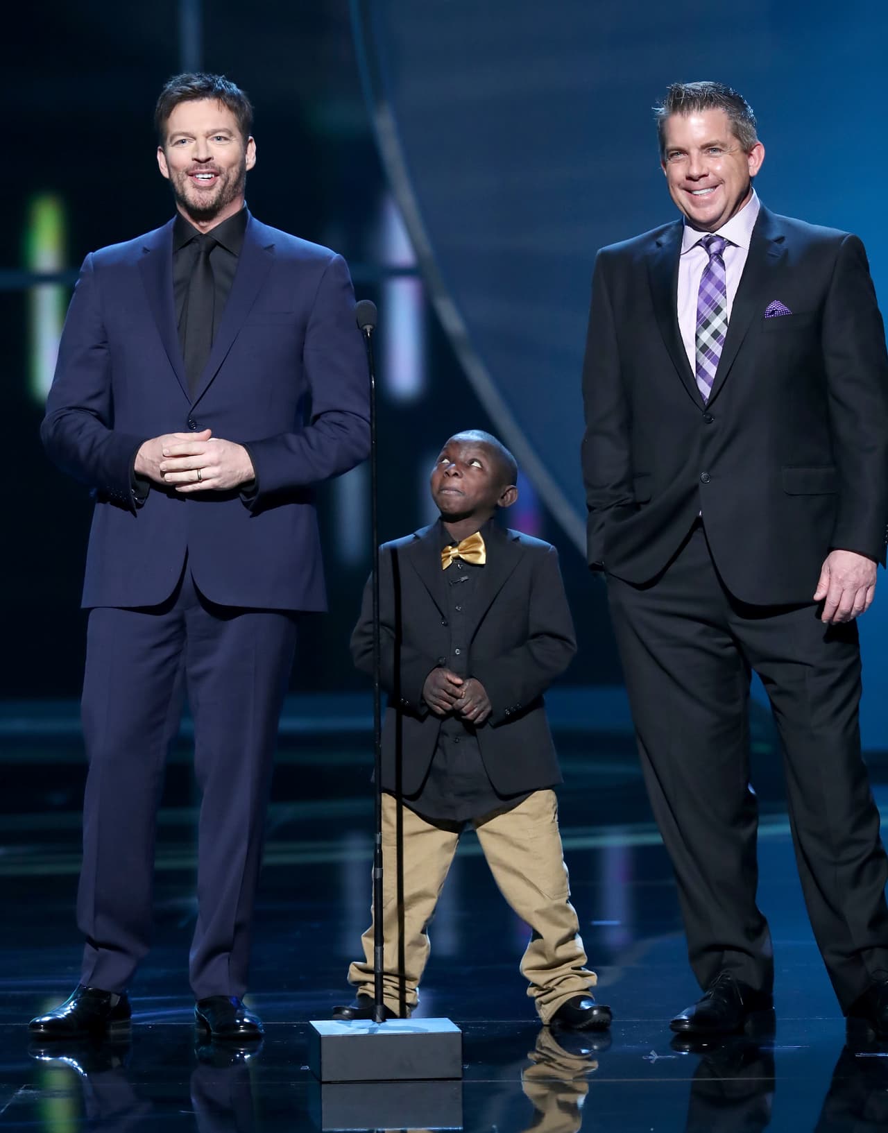 Harry Connick Jr., el célebre aficionado de los Saints, Jarrius Robertson y el entrenador en jefe de New Orleans, Sean Payton.