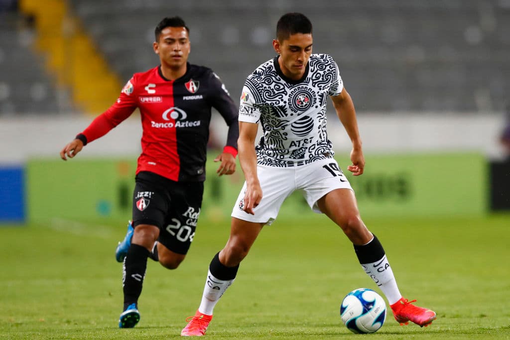 Tras la expulsión de Angulo (26’), los rojinegros jugaron con 10 hombres gran parte del cotejo. Henry Martin (39’) abrió el marcador desde el manchón penal. Hacia el final del juego, apareció Richard Sánchez (90+4’) para sellar el resultado. En la J8, América recibirá al Pachuca, mientras que Atlas visitará Toluca.