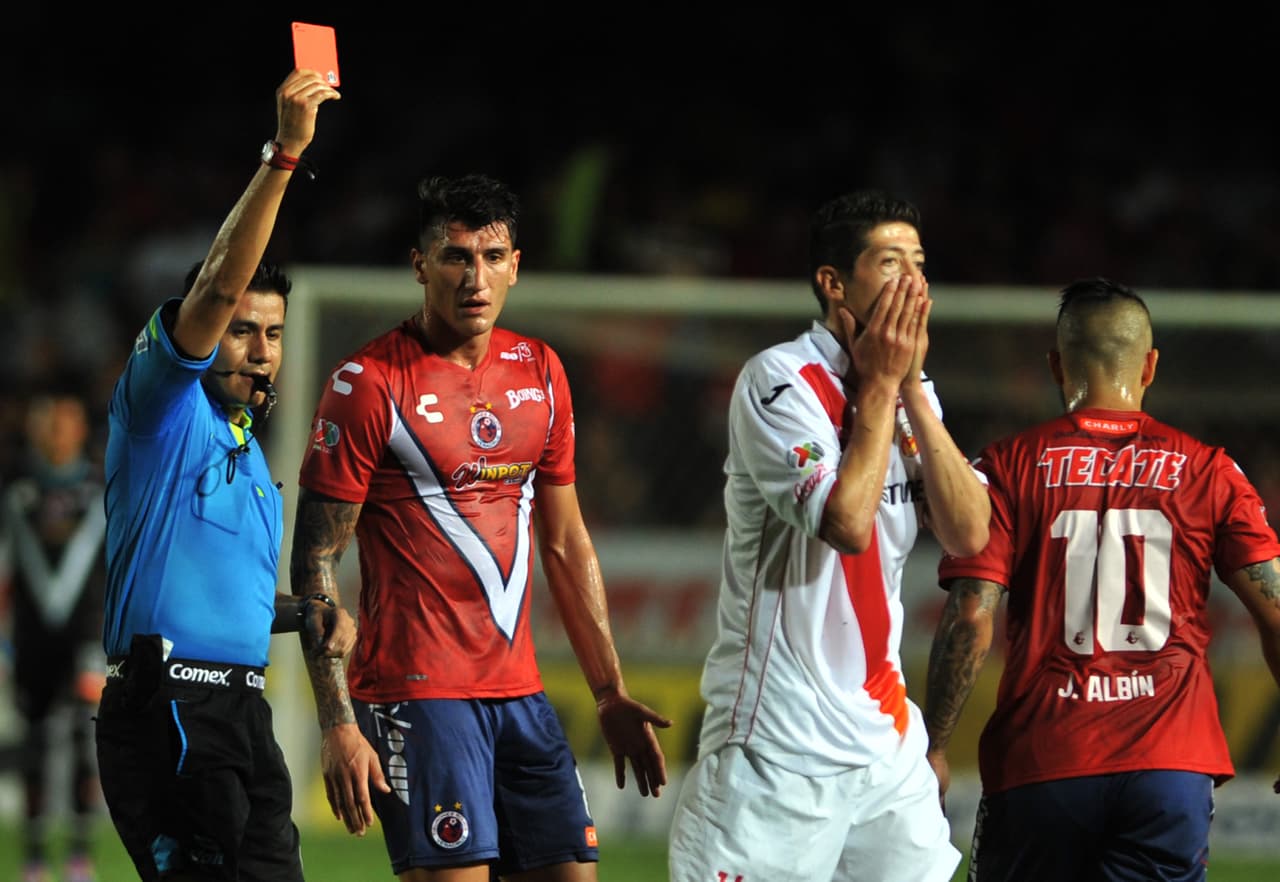 El Veracruz y el Morelia empataron en su último partido a un gol, en ese encuentro, Marco Antonio Palacios fue expulsado al minuto 17.