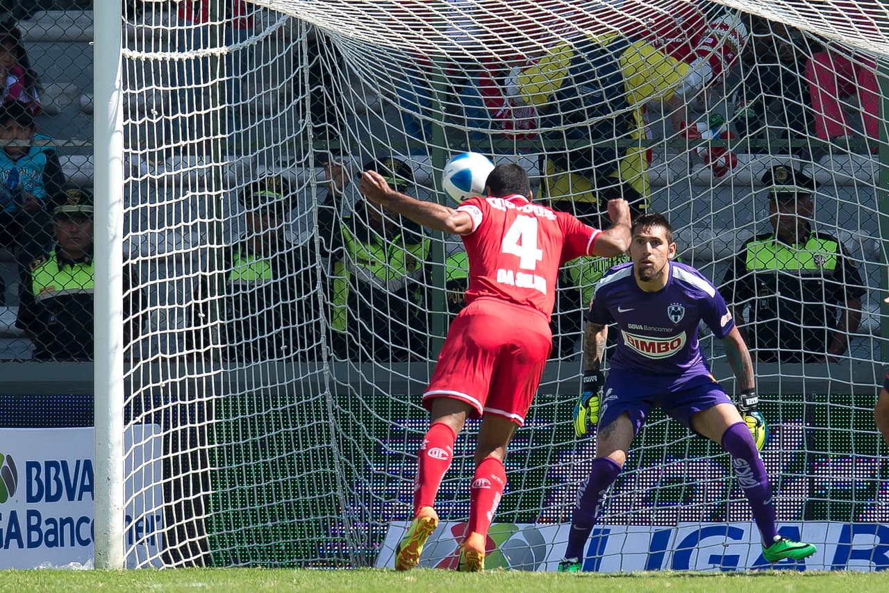 Con un pase Aarón Galindo, el defensor paraguayo Paulo da Silva anotaba el primer tanto al minuto dos en el Clausura 2014, teniendo una excelente actuación y logrando llevarse los 3 puntos al vencer 2-0 al Monterrey en el Nemesio Díez.