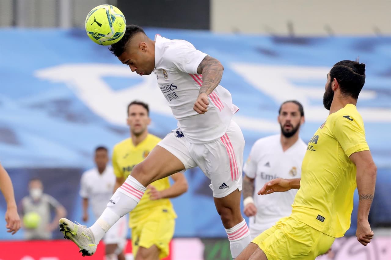 Real Madrid sufre, pero los tantos de Karim Benzema y Luka Modric le dan la remontada 2-1 a los Blancos sobre el Villarreal en los últimos minutos de juego.