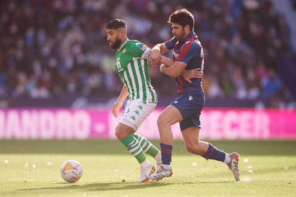 Real Betis golea al Levante con un marcador de 4-2 durante la J24 en La Liga. Daniel Gómez Alcón anotó los dos únicos goles para los 'granotes', mientras que para los verdiblancos descontaron Willian Carvalho, Edgar González y Nabil Fekir se lució con doblete. Los mexicanos Diego Lainez y Andrés Guardado jugaro 25 minutos.