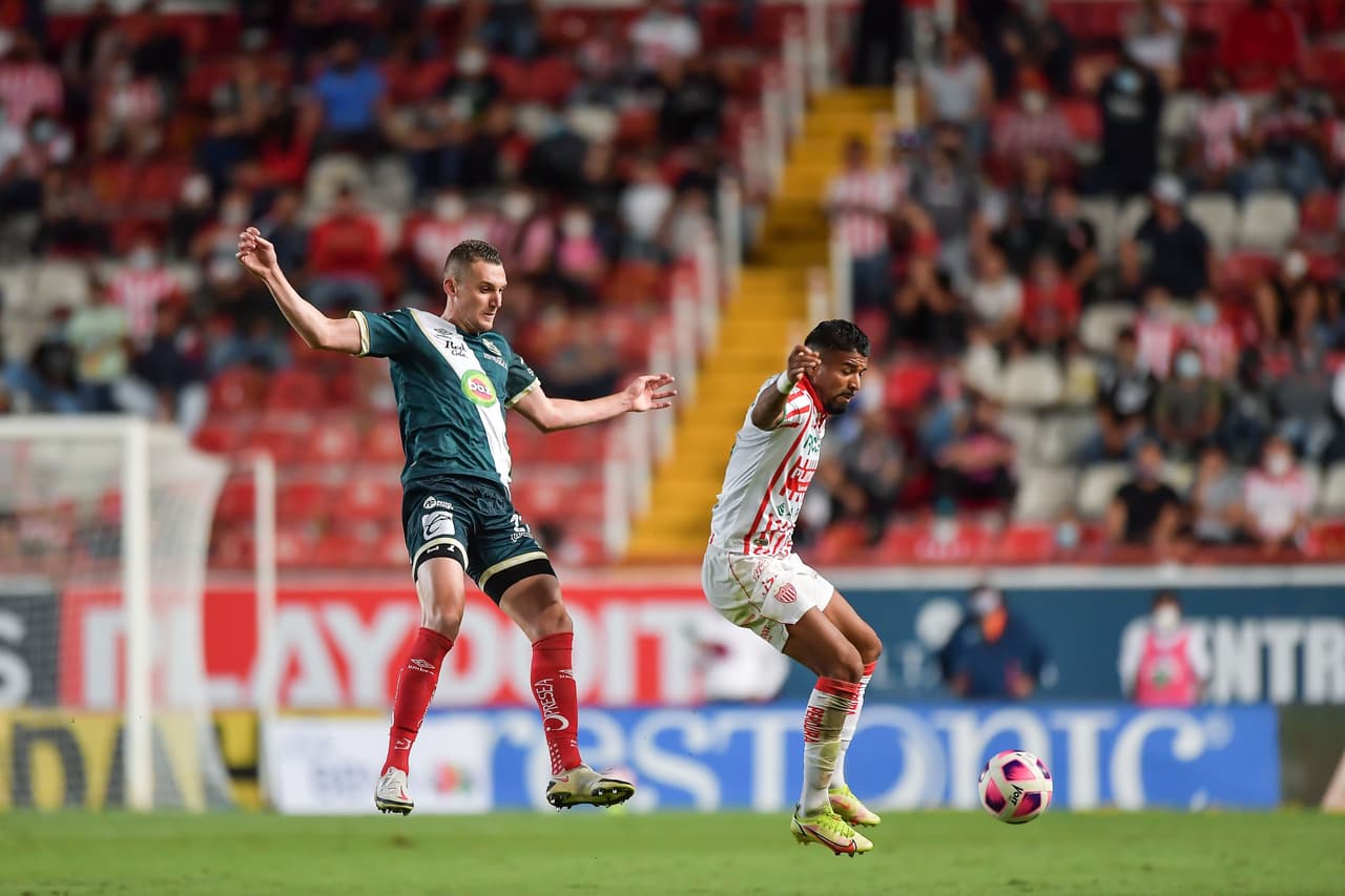 Guillermo Martínez anota al minuto 87 y hace que puebla se lleve los puntos en la victoria 0-1 sobre Necaxa.