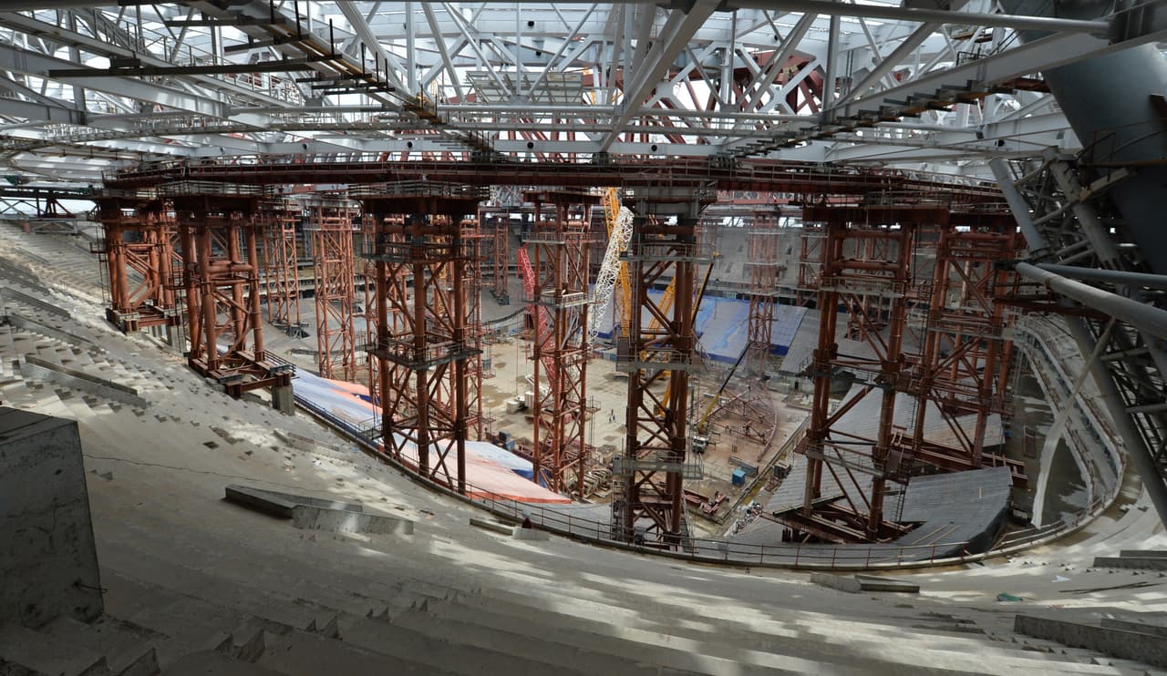 Para el escenario se usaron 32 mil toneladas de metal, material con el que se construirían cuatro Torres Eiffel.