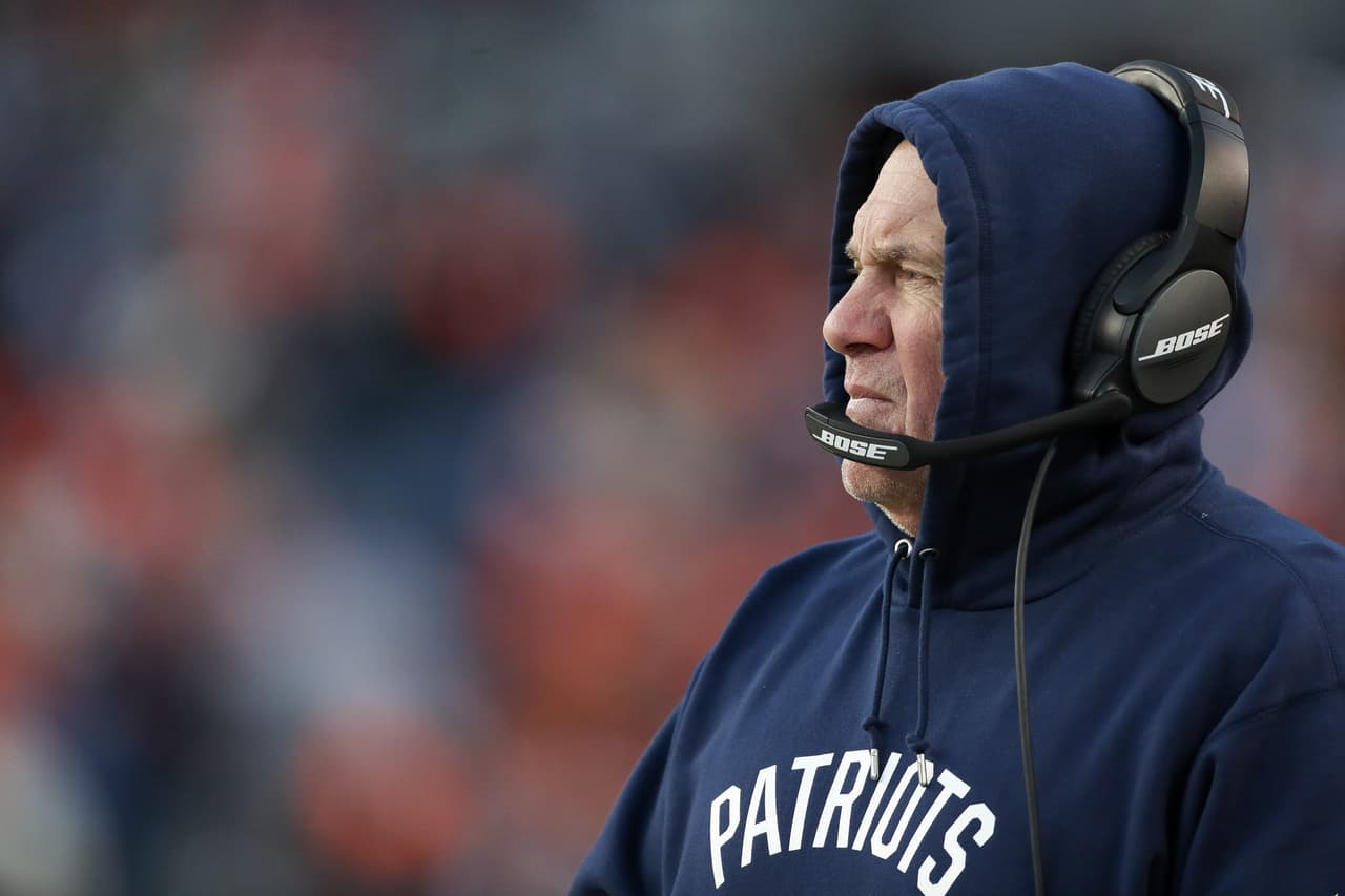 El color del hoodie de Bill Belichick, entrenador de los New England Patriots, es parte de las posibilidades. El gris es el de mayores probabilidades con un 3-1.