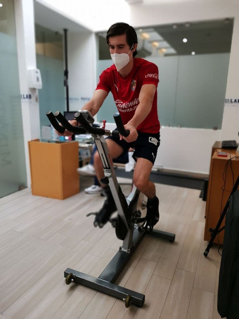 Chivas lleva a cabo exámenes médicos antes de pretemporada.