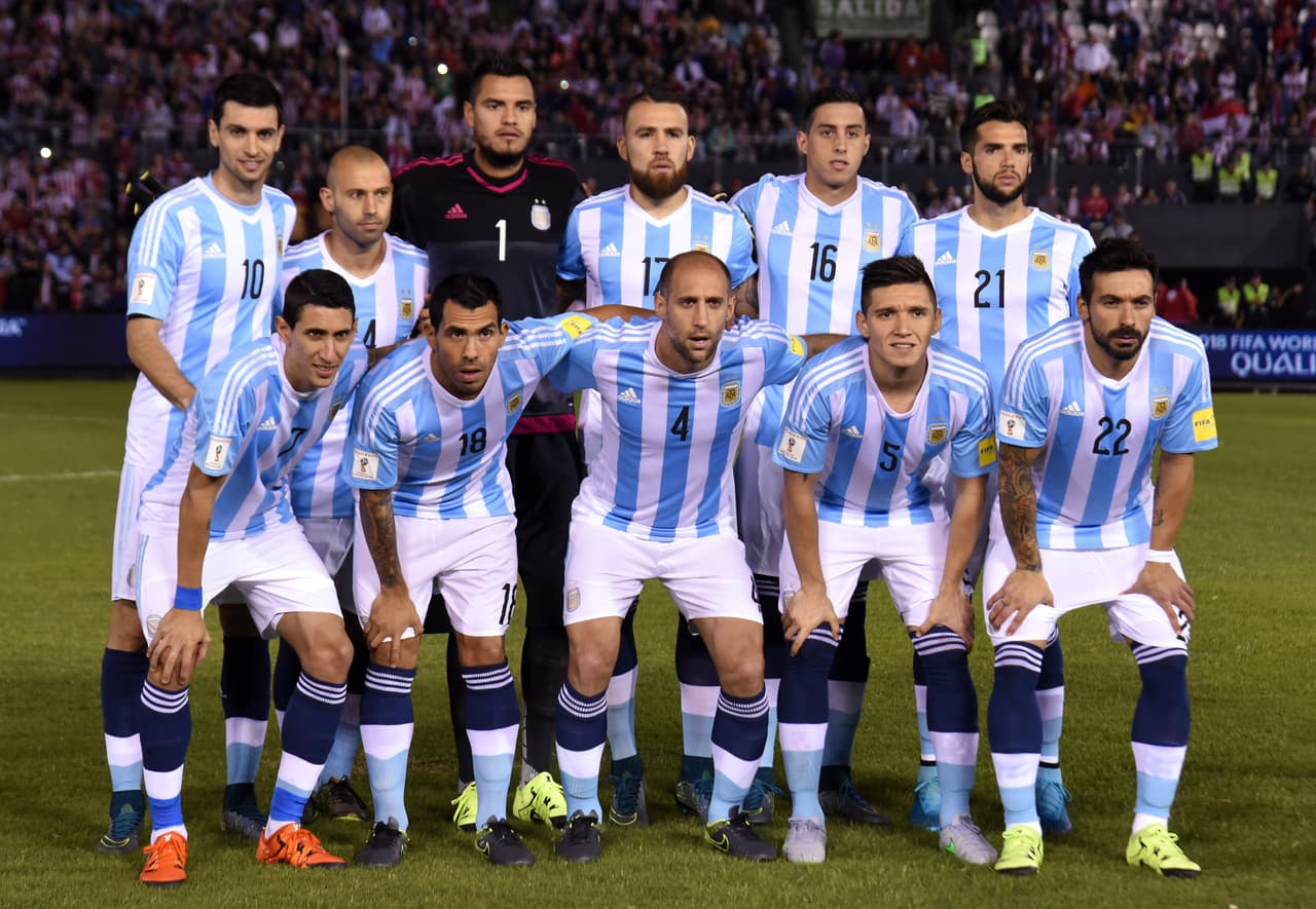 Para ese encuentro Martino preparó algunas modificaciones en el parado, pues pasó del 4-3-3 a 4-5-1 fortaleciendo el mediocampo y le dio a confianza a jugadores como Pablo Zabaleta, Matías Kranevitter además de poner de inicio la dupla de ataque Tevez-Lavezzi.