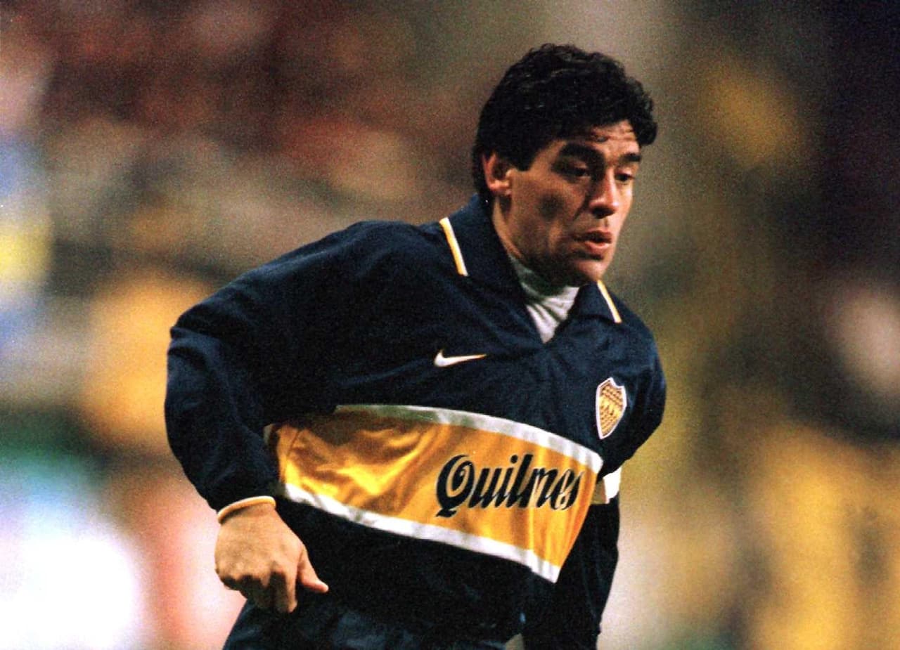 La nueva suspensión de Maradona por doping dejó al Matador desprotegido, pues el entrenador, Héctor ‘el Bambino’ Veira, tampoco lo había pedido.