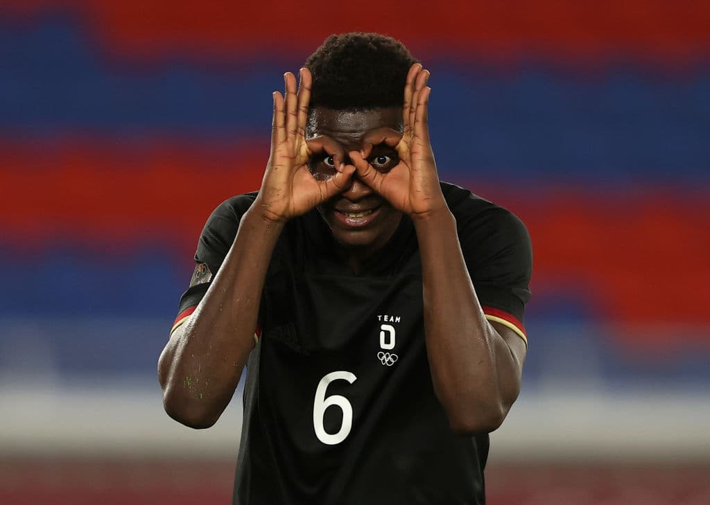 Alemania se impone 3-2 a Arabia Saudita aún con 10 hombres en la cancha y logra sacudirse el mal inicio en Tokio 2020. Amiri (11'), Ache (43') y Uduokhai (75') le dieron la victoria a la escuadra alemana, mientras que para los árabes, Al Najei hizo doblete.