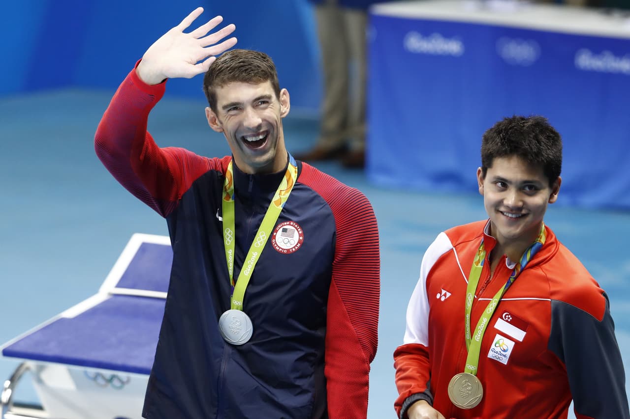 ATLETA REVELACIÓN: La AP pidió a sus seguidores de Twitter participar en la selección del deportista revelación de las justas. Los candidatos: Simone Manuel (cuatro medallas de natación), Joseph Schooling (venció a Phelps para alcanzar un oro en la piscina), Mónica Puig (cuyo oro del tenis fue el primer título olímpico de Puerto Rico en cualquier deporte) e Ibtihaj Muhammad (rompió barreras para alzarse con una medalla de esgrima).