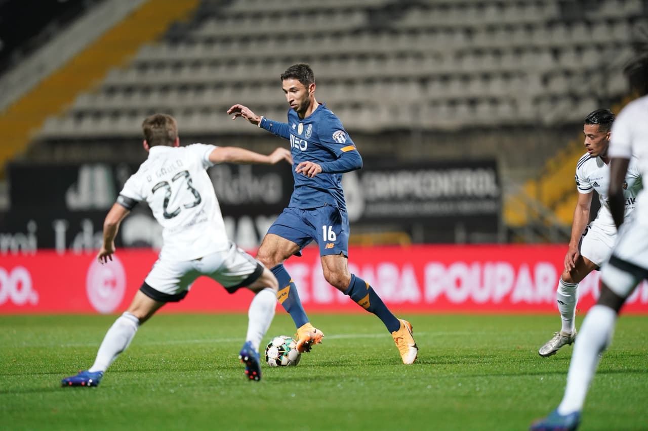 Farense pierde ante el Porto 0-1. A pesar de haber sido eliminado de la Copa, los 'Dragones Azules' siguen en la batalla de la Primeira Liga. El mexicano 'Tecatito' Corona fue titular durante el encuentro.