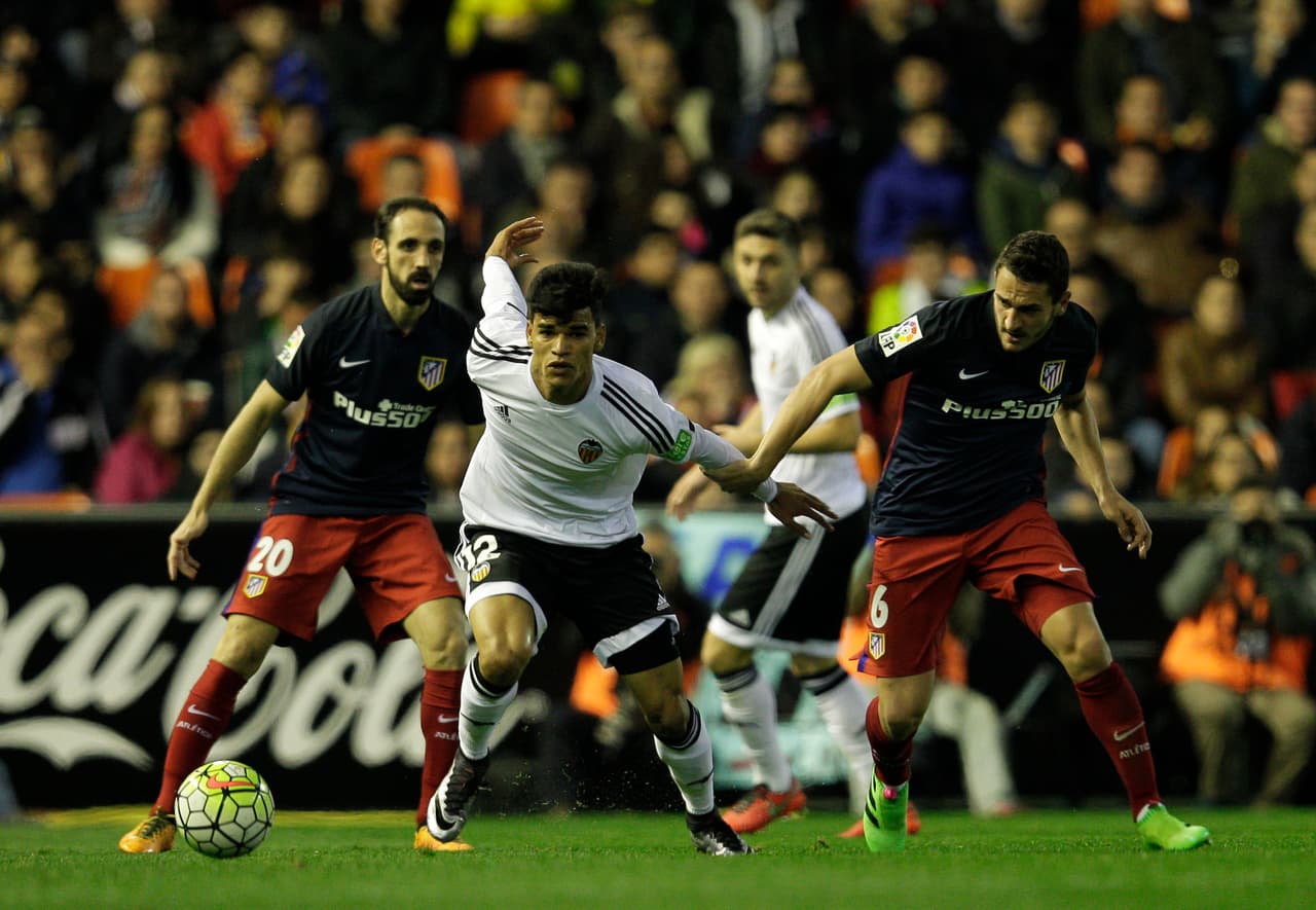 El partido se mantendría cerrado por un largo lapso del segundo tiempo hasta que el ataque del Atlético mostrara que es letal.