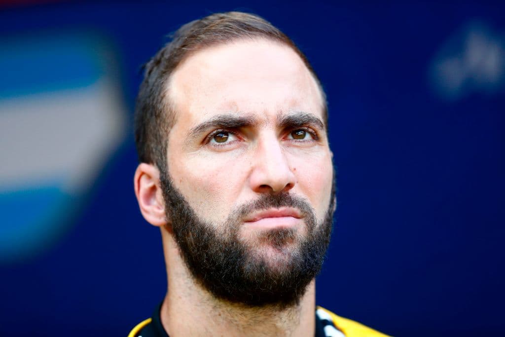 El representante de Gonzalo Higuaín se reunirá con directivos de Chelsea para concretar el traspaso del delantero argentino de Juventus al club inglés, interesado en sus servicios.