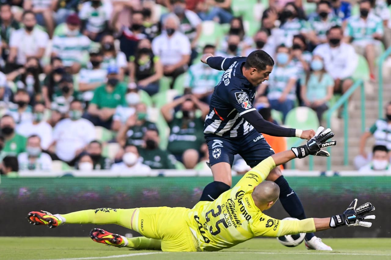 Monterrey sacó un triunfo de último minuto ante un equipo de Santos que está en un bache y no encuentra el triunfo.