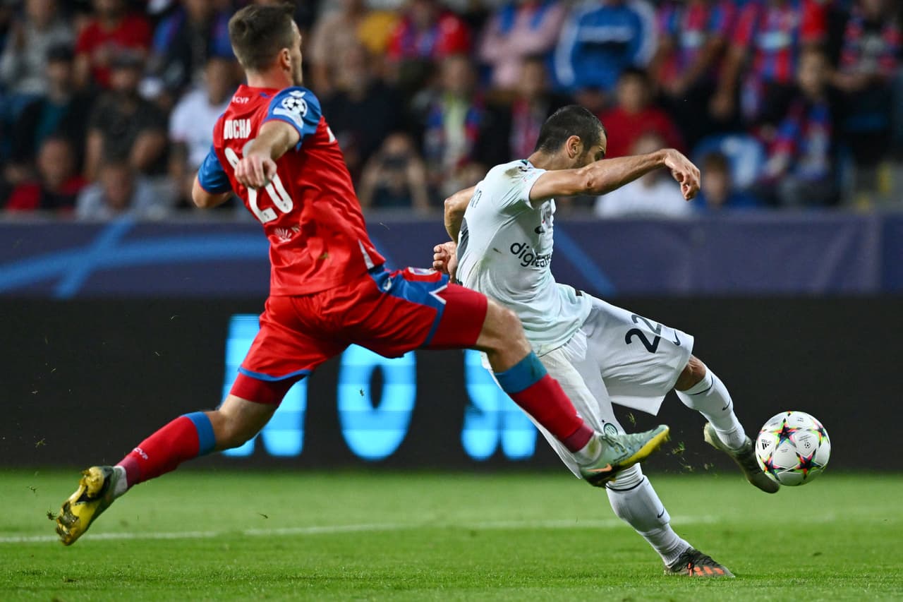 Inter de Milán sacó tres puntos importantes de visitante ante Viktoria Plzen en la República Checa con goles de Dzeko y Dumfries por 0-2.