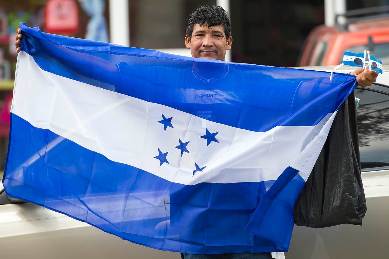 El ambiente en el Estadio Olímpico de San Pedro Sula es inmejorable en apoyo a la Bicolor en su juego contra el 'Tri'.