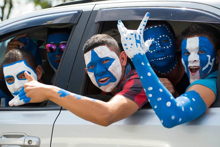 El ambiente en el Estadio Olímpico de San Pedro Sula es inmejorable en apoyo a la Bicolor en su juego contra el 'Tri'.