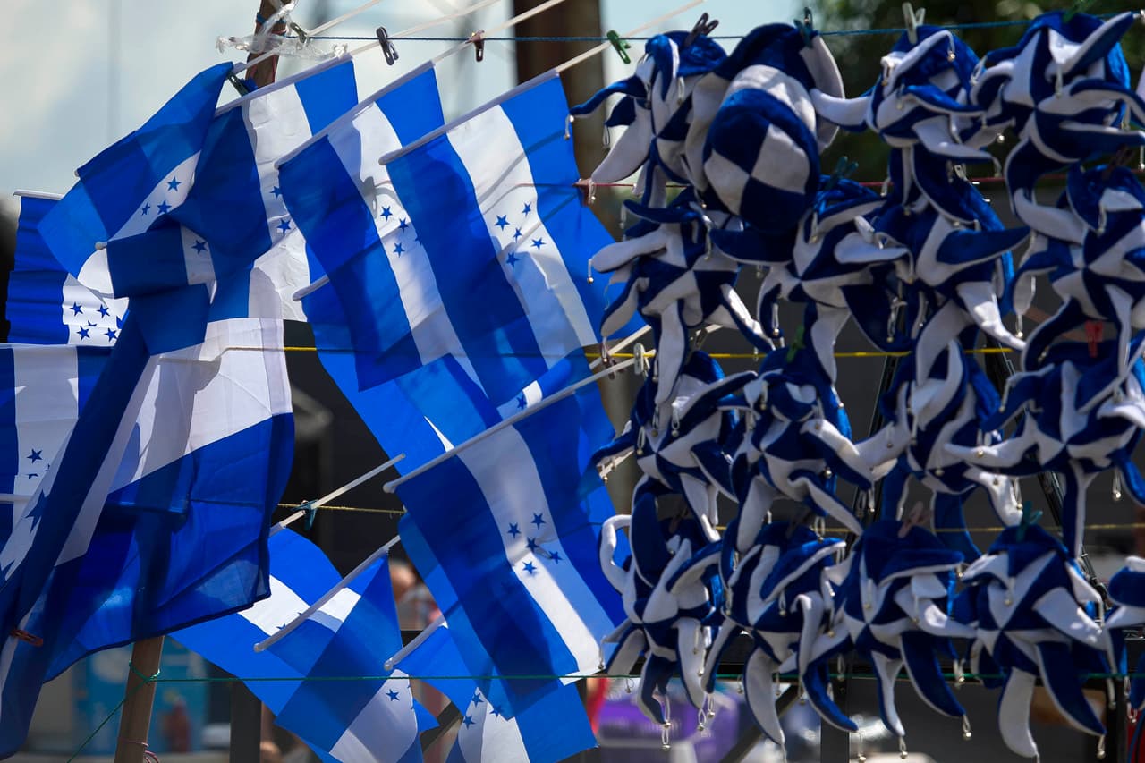 El ambiente en el Estadio Olímpico de San Pedro Sula es inmejorable en apoyo a la Bicolor en su juego contra el 'Tri'.