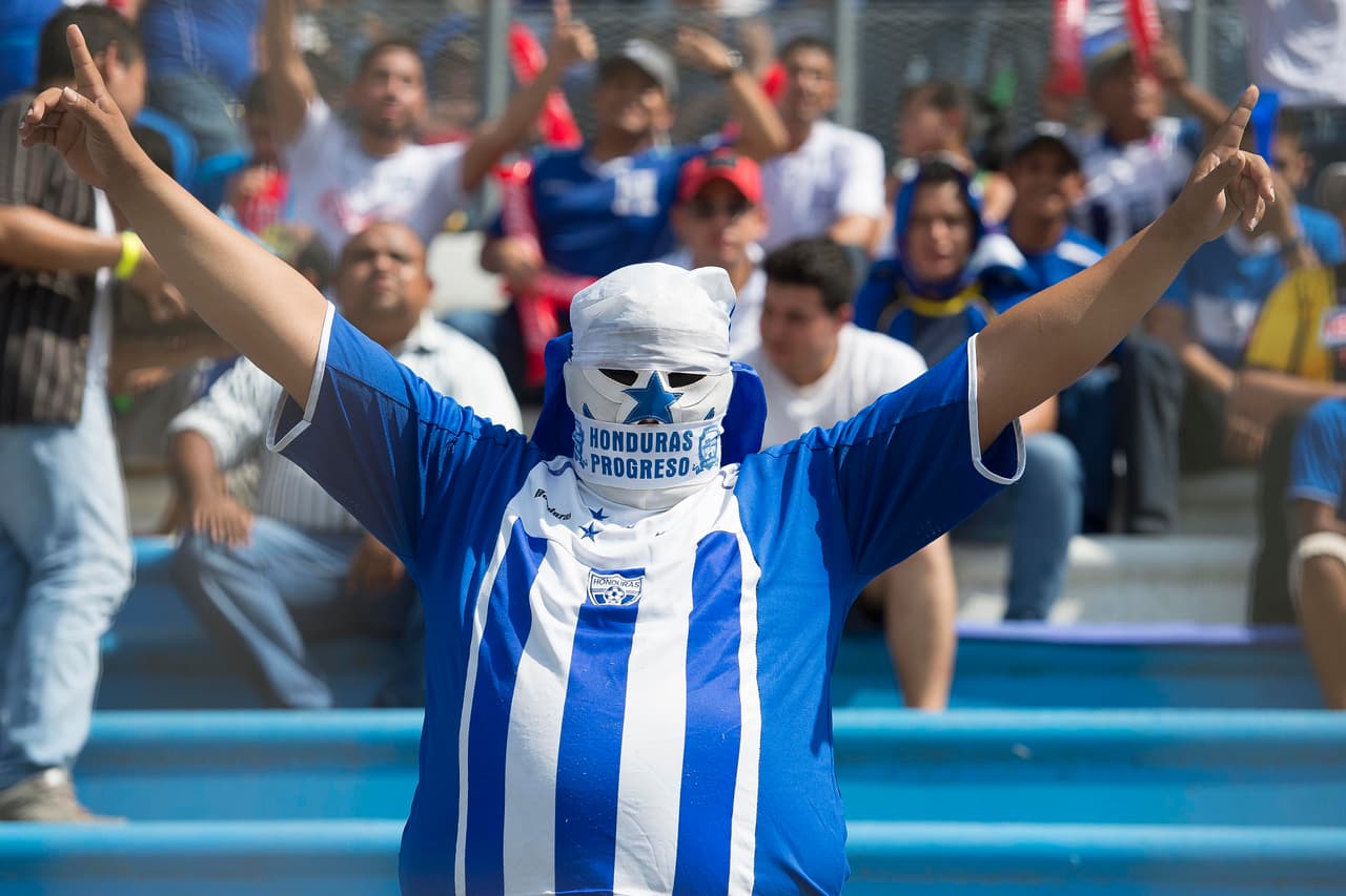 El ambiente en el Estadio Olímpico de San Pedro Sula es inmejorable en apoyo a la Bicolor en su juego contra el 'Tri'.