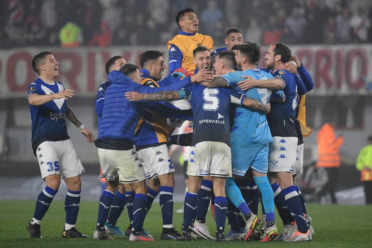 River Plate fue eliminado tras empatar 0-0 ante Vélez en el Estadio Monumental y perder la ida de los Octavos de Final por 1-0.