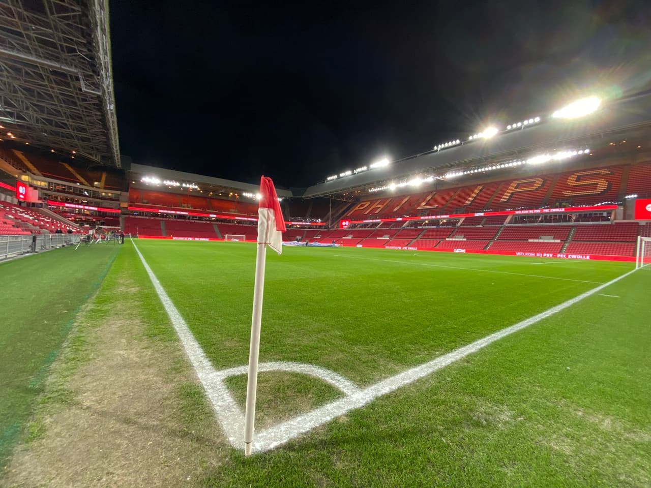 Con goles de Hemdrix, Itaharen, Vruma y Gakpo, el PSV se lleva fácilmente el partido ante el PEC Zwolle en casa. El 'Guti' no fue convocado por lesión en el tobillo.