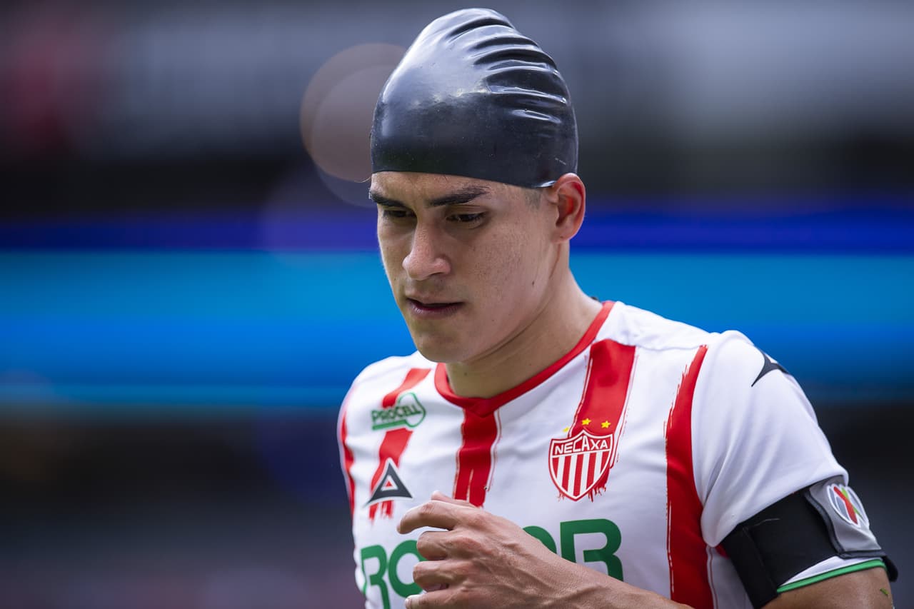 Peña tuvo que utilizar una gorra protectora.