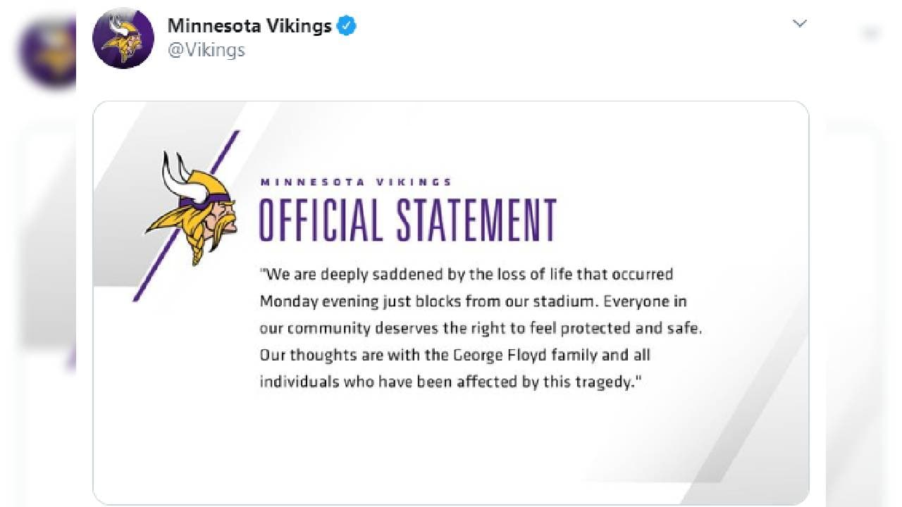 Gorge Floyd fue detenido por intentar pagar con un billete falso de veinte dólares. Falleció en un hospital minutos después de su aprehensión.