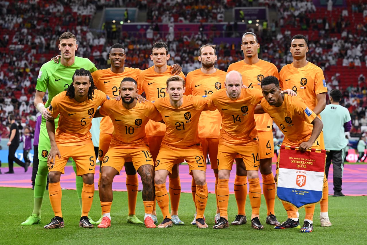 Países Bajos venció 2-0 a Catar con goles de Cody Gakpo (26’) y Frenkie de Jong (49’) para terminar de líder del Grupo A del Mundial Qatar 2022.