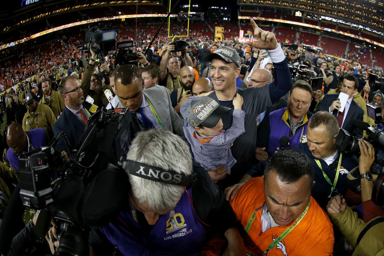Así celebraron los Denver Broncos su triunfo en el Super Bowl 50 ante los Carolina Panthers 24-10.