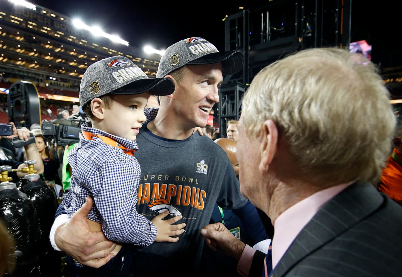 Así celebraron los Denver Broncos su triunfo en el Super Bowl 50 ante los Carolina Panthers 24-10.